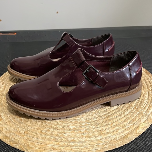 Clarks Patent Leather Academia Loafer Size 7.5 - Picture 4 of 12